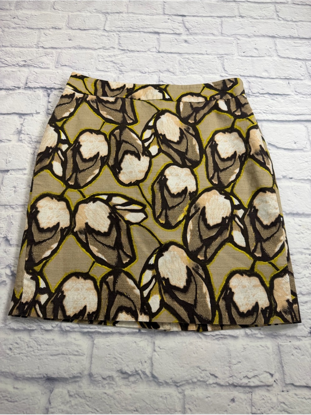Ann Taylor Olive, Cream and Black Floral-Print Mini Skirt. Size 8 Petite.